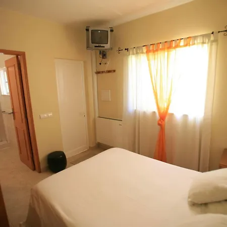 Flow House - Surf Kite Surf School Bed & Breakfast