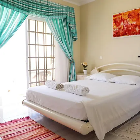 Flow House - Surf Kite Surf School Bed & Breakfast
